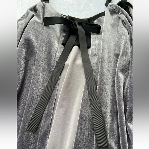 Women’s Sz Medium Couter Velvet Gray Blouse Cold Shoulder with Adjustable Straps - Picture 4 of 14